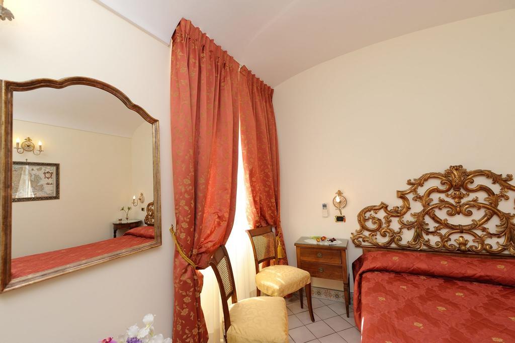 Residenza Del Duca Amalfi Bilik gambar